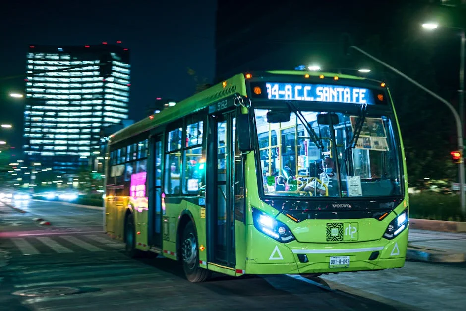 Enrique Riquelme Lanza Cuatro Autobuses a la Final de Champions en Budapest — Deportes Nacionales