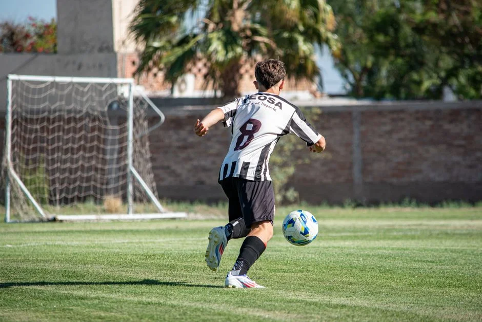 Ephron Mason asalta la Premier — el viaje de Coventry que desafía las reglas del fútbol — Baloncesto