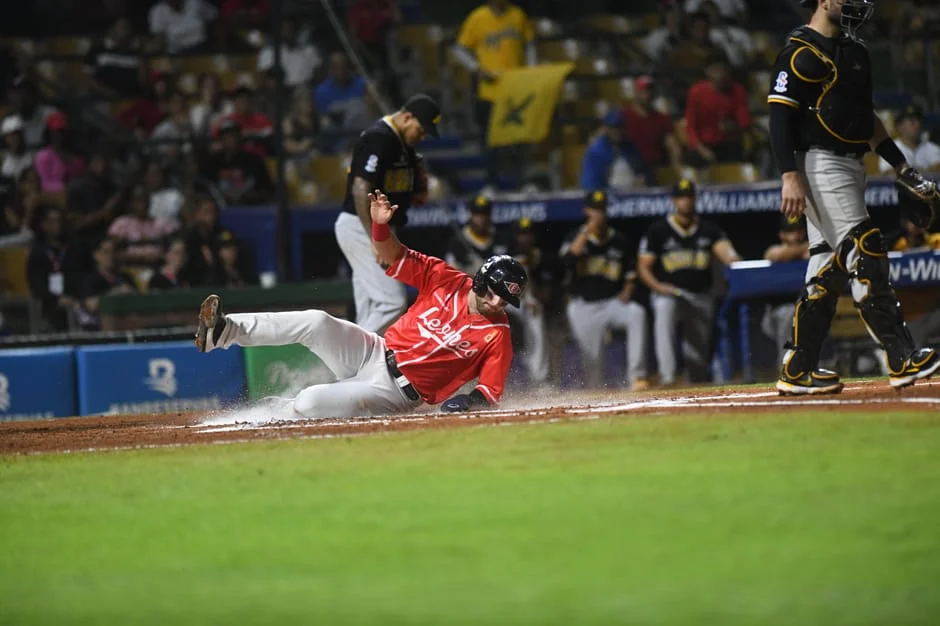 España Sufre Tres Derrotas en Series Mundiales — Estados Unidos Domina en Valladolid — Futbol Americano