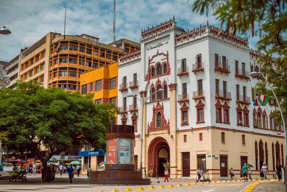Espriella gana primera vuelta en Colombia — Golpe a conservadores tradicionales — Deportes Nacionales