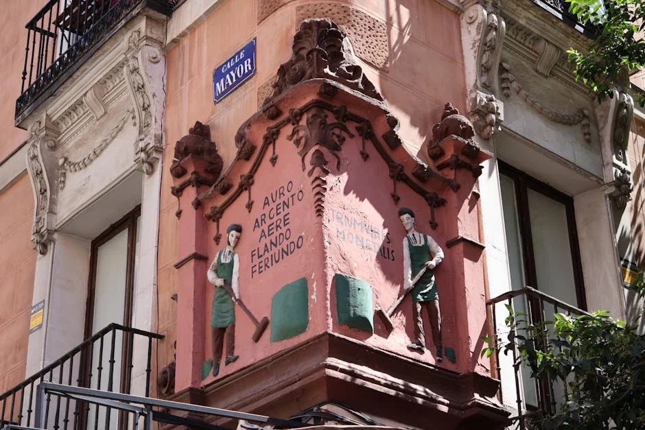 President Tinubu Ve su Rival Principal Unirse a su Gabinete — Futbol Americano