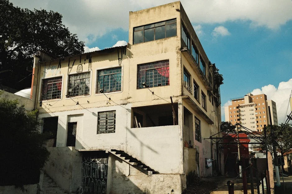 Quem eleva preços de vidros e azulejos em Caracas — Tenis
